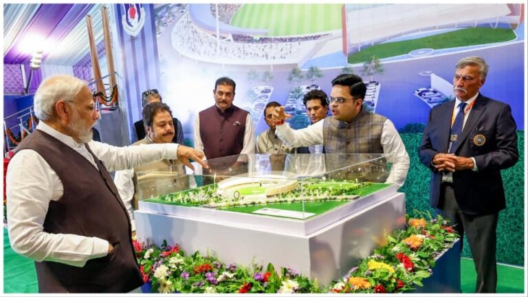 वाराणसी में अंतर्राष्ट्रीय क्रिकेट स्टेडियम से पूर्वाचल की अर्थव्यवस्था को बढ़ावा मिलेगा: पीएम मोदी
